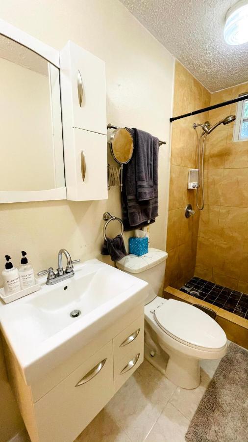 Homey Escape With Patio Access And Free Laundry 폰세 외부 사진